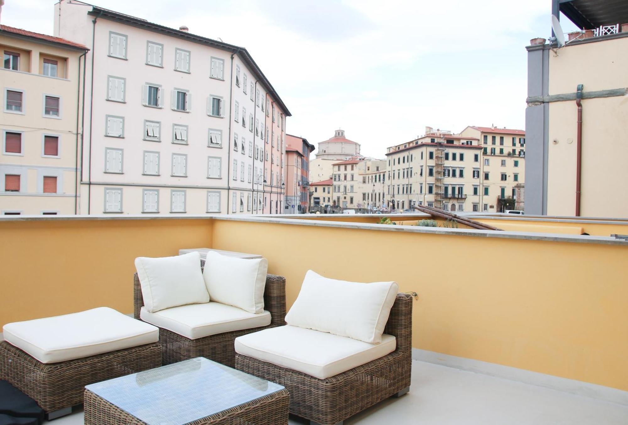 Waterfront Balcony I Grani 2 Resort Style Suite Livorno Kültér fotó