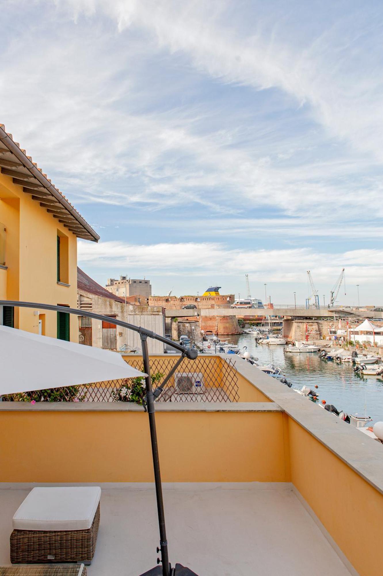 Waterfront Balcony I Grani 2 Resort Style Suite Livorno Kültér fotó